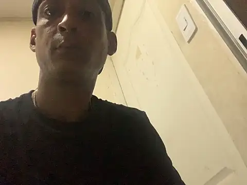 Snapshot of domigoodguy chatting on 02/20/25, 07:19 domigoodguy online show from 02/20/25, 07:19