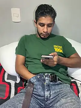 Snapshot of Darkdickhard chatting on 10/17/25, 03:21 Darkdickhard online show from 10/17/25, 03:21