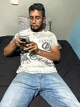 Snapshot of Darkdickhard chatting on 09/27/25, 04:18 Darkdickhard online show from 09/27/25, 04:18