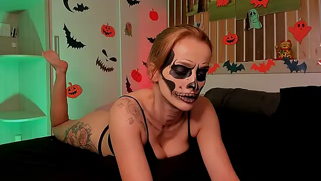 Dora Banks online show from 10/31/25, 10:23