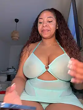 Snapshot of kataryna69 chatting on 04/13/26, 04:44 kataryna69 online show from 04/13/26, 04:44