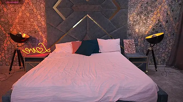 Snapshot of MadissonSoft chatting on 11/06/25, 02:10 MadissonSoft online show from 11/06/25, 02:10