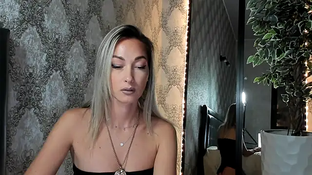 Snapshot of StarryHanna chatting on 02/28/25, 06:41 StarryHanna online show from 02/28/25, 06:41