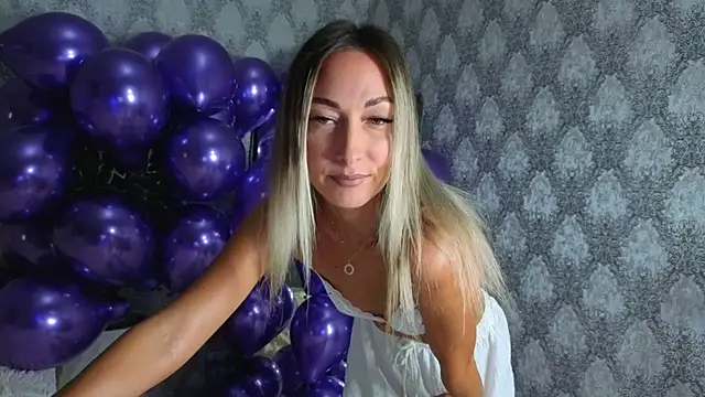 Snapshot of StarryHanna chatting on 10/02/25, 06:33 StarryHanna online show from 10/02/25, 06:33