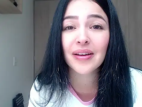 Aleska  Bell online show from 09/08/25, 03:00