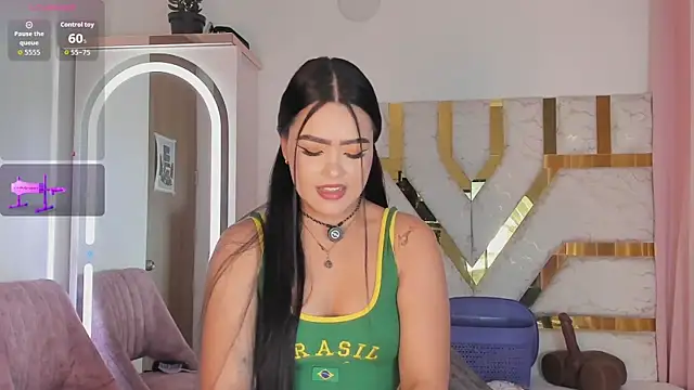 Snapshot of sophy_champagne chatting on 07/06/26, 01:01 sophy champagne online show from 07/06/26, 01:01