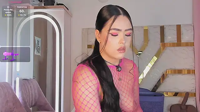Snapshot of sophy_champagne chatting on 07/01/26, 01:06 sophy champagne online show from 07/01/26, 01:06