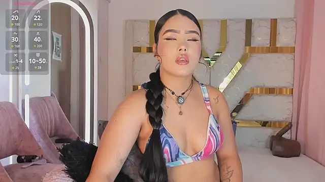 Snapshot of sophy_champagne chatting on 07/17/26, 01:14 sophy champagne online show from 07/17/26, 01:14