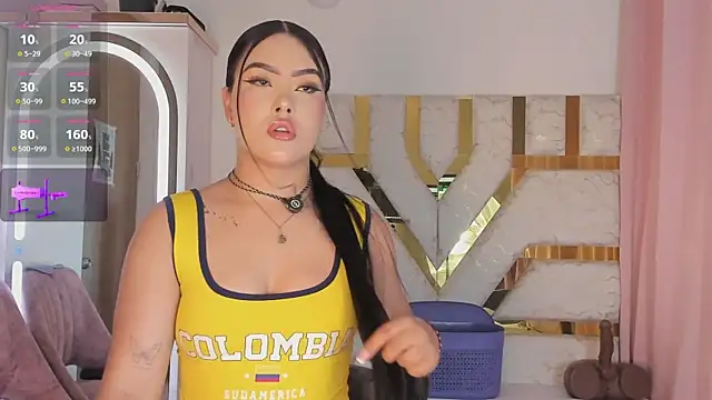 Snapshot of sophy_champagne chatting on 07/08/26, 01:41 sophy champagne online show from 07/08/26, 01:41