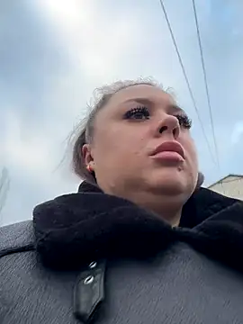 Sara Slow online show from 12/22/25, 01:33