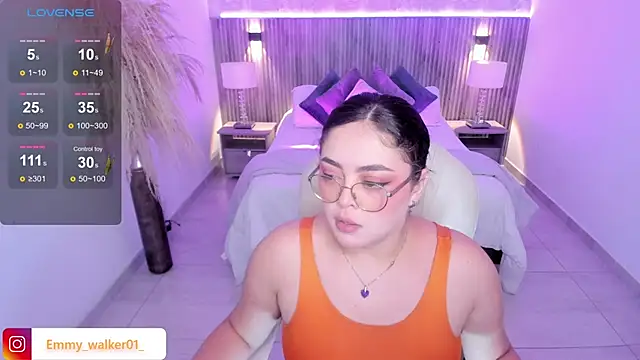 Snapshot of emmy_walker chatting on 10/09/25, 11:00 emmy walker online show from 10/09/25, 11:00
