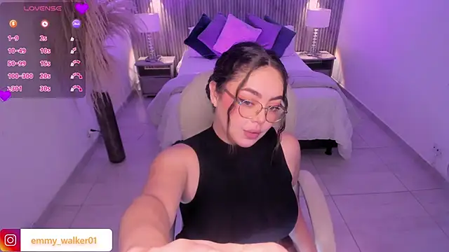 emmy walker online show from 11/05/25, 11:02