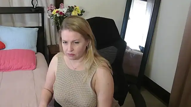 HollieBim online show from 02/23/26, 04:29