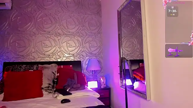 vennus1  online show from 10/24/25, 04:11