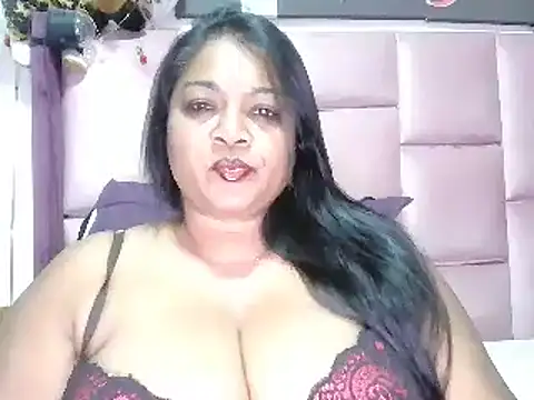 Snapshot of IndianDelia chatting on 05/11/26, 07:00 IndianDelia online show from 05/11/26, 07:00