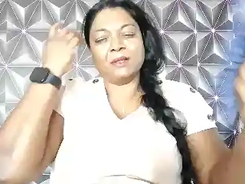 Snapshot of IndianDelia chatting on 04/01/26, 05:42 IndianDelia online show from 04/01/26, 05:42