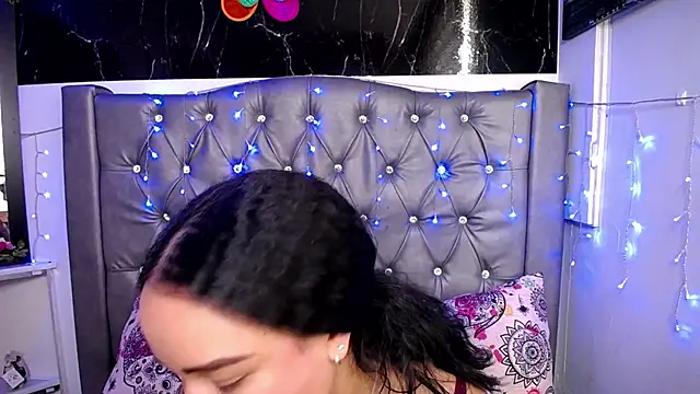 Snapshot of LAILAGUMMY chatting on 02/19/25, 05:38 LAILAGUMMY online show from 02/19/25, 05:38