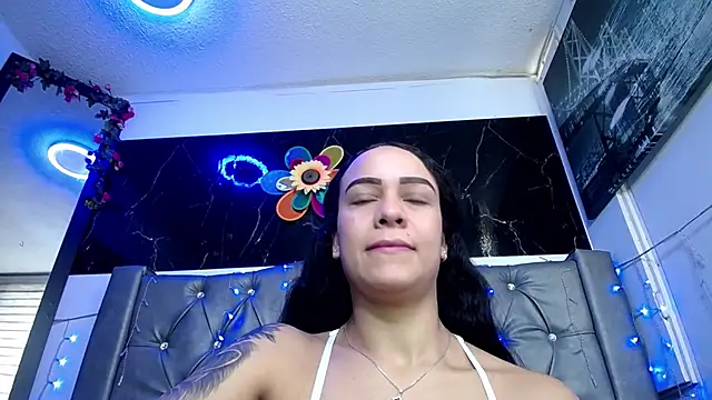 Snapshot of LAILAGUMMY chatting on 02/20/25, 02:13 LAILAGUMMY online show from 02/20/25, 02:13