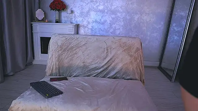 Snapshot of Michelle90u chatting on 07/07/26, 12:20 Michelle90u online show from 07/07/26, 12:20