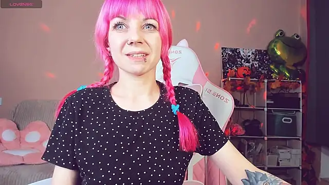 Snapshot of AmyRose6969 chatting on 10/18/25, 08:33 AmyRose6969 online show from 10/18/25, 08:33