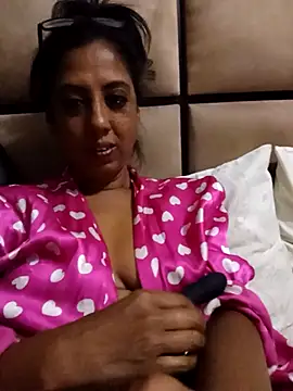 Mahi4luv online show from 02/05/26, 10:16