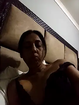 Mahi4luv online show from 10/26/25, 12:44