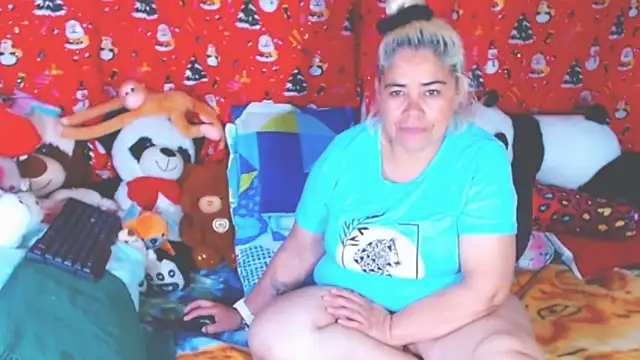 Snapshot of estrellita_fugaz16x chatting on 12/22/25, 03:28 estrellita fugaz16x online show from 12/22/25, 03:28