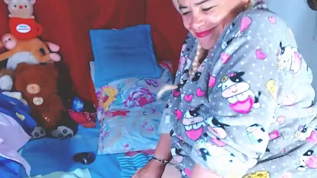 estrellita fugaz16x online show from 11/14/25, 05:22