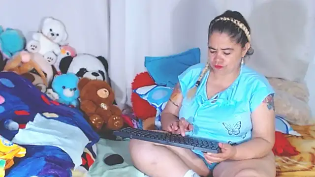 Snapshot of estrellita_fugaz16x chatting on 10/05/25, 04:58 estrellita fugaz16x online show from 10/05/25, 04:58