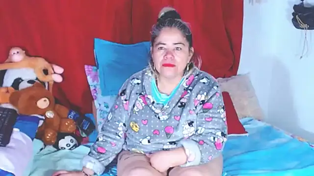 estrellita fugaz16x online show from 10/31/25, 05:04