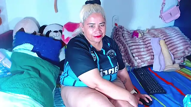 Snapshot of estrellita_fugaz16x chatting on 07/18/26, 04:32 estrellita fugaz16x online show from 07/18/26, 04:32