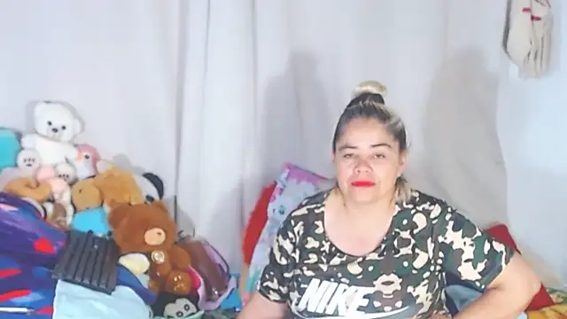 Snapshot of estrellita_fugaz16x chatting on 09/15/25, 03:40 estrellita fugaz16x online show from 09/15/25, 03:40