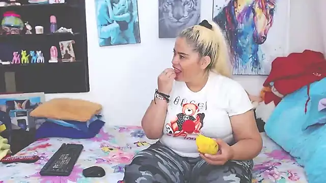Snapshot of estrellita_fugaz16x chatting on 02/12/25, 10:15 estrellita fugaz16x online show from 02/12/25, 10:15
