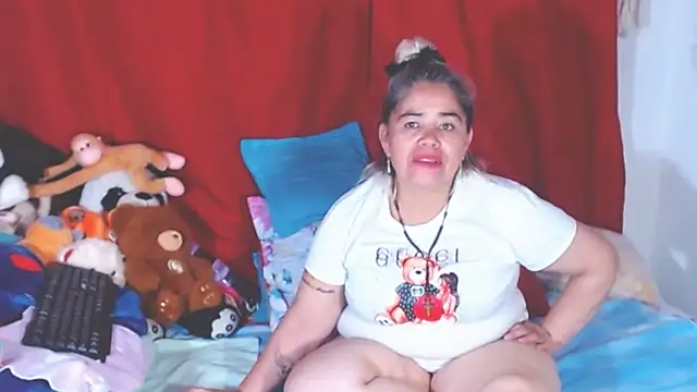 Snapshot of estrellita_fugaz16x chatting on 10/19/25, 02:03 estrellita fugaz16x online show from 10/19/25, 02:03