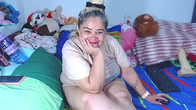 Snapshot of estrellita_fugaz16x chatting on 06/21/26, 05:24 estrellita fugaz16x online show from 06/21/26, 05:24