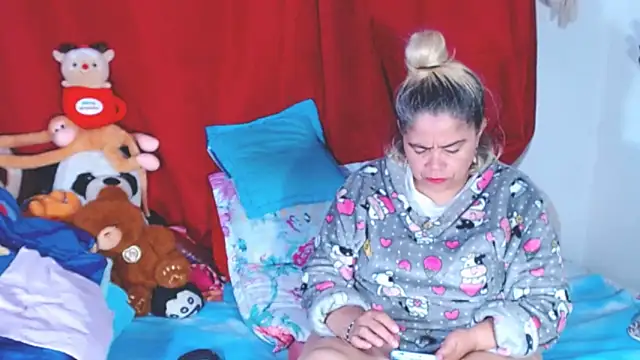 estrellita fugaz16x online show from 11/10/25, 04:06