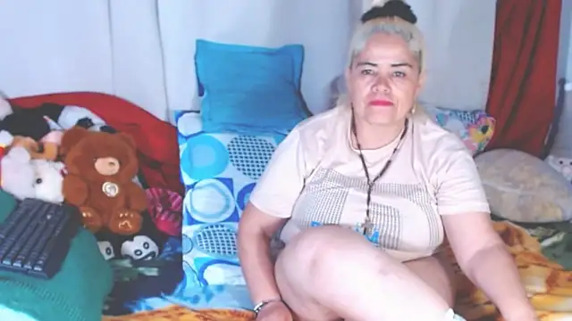 estrellita fugaz16x online show from 11/28/25, 03:28