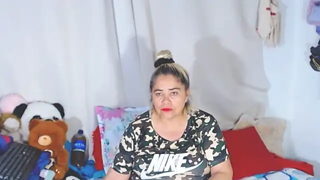 Snapshot of estrellita_fugaz16x chatting on 09/10/25, 04:00 estrellita fugaz16x online show from 09/10/25, 04:00