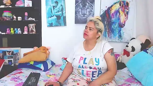 Snapshot of estrellita_fugaz16x chatting on 02/11/25, 02:57 estrellita fugaz16x online show from 02/11/25, 02:57