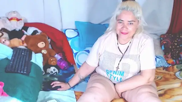 estrellita fugaz16x online show from 11/30/25, 03:40