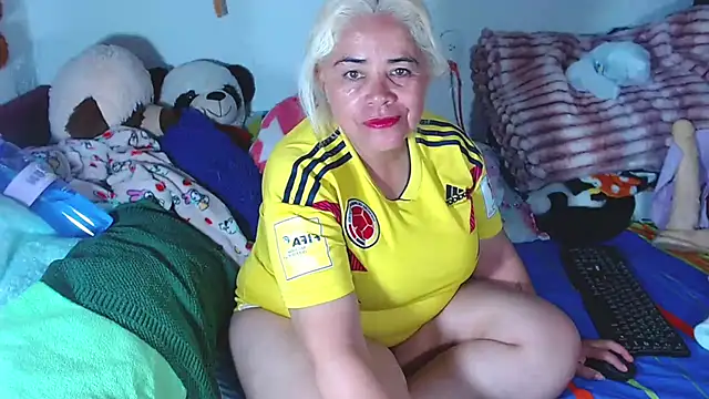 Snapshot of estrellita_fugaz16x chatting on 07/08/26, 03:51 estrellita fugaz16x online show from 07/08/26, 03:51