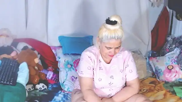 estrellita fugaz16x online show from 12/01/25, 05:19