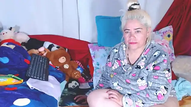 estrellita fugaz16x online show from 11/25/25, 08:14