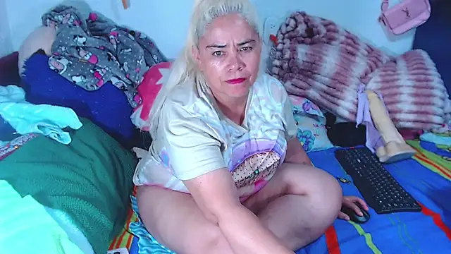 Snapshot of estrellita_fugaz16x chatting on 07/15/26, 11:56 estrellita fugaz16x online show from 07/15/26, 11:56