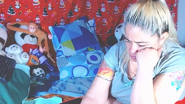 Snapshot of estrellita_fugaz16x chatting on 01/10/26, 12:06 estrellita fugaz16x online show from 01/10/26, 12:06