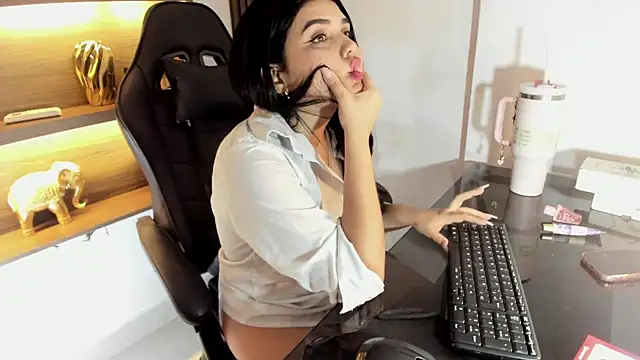 Snapshot of Maddysex_ chatting on 03/10/25, 05:50 Maddysex online show from 03/10/25, 05:50