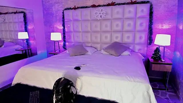 Snapshot of Maddysex_ chatting on 12/17/25, 11:37 Maddysex online show from 12/17/25, 11:37