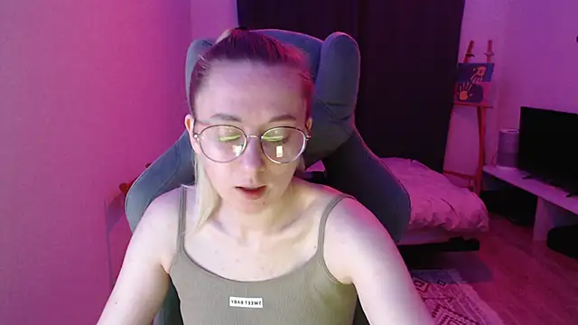 Snapshot of AnabelFrel chatting on 10/16/25, 12:08 AnabelFrel online show from 10/16/25, 12:08