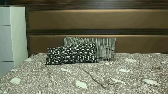 Snapshot of LucyBlondy chatting on 12/17/24, 04:12 LucyBlondy online show from 12/17/24, 04:12