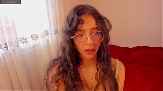 Snapshot of aluna_0310 chatting on 12/04/24, 09:40 aluna 0310 online show from 12/04/24, 09:40